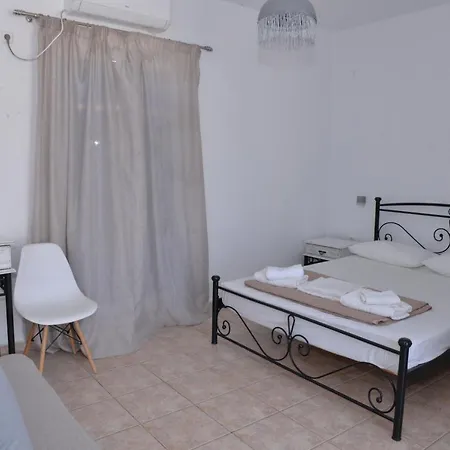 Papikinou * Adamantas (Milos)